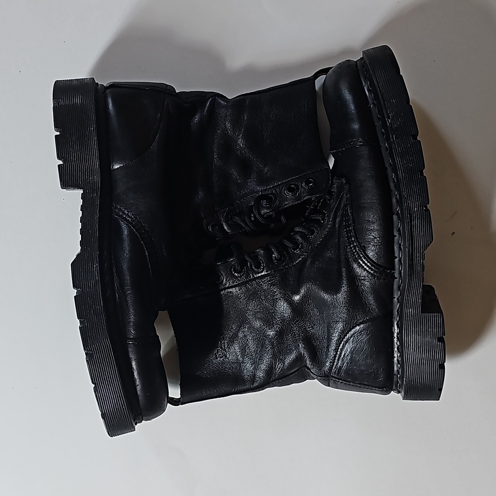 Dr Martens Combat Boots Black Men's Size 10. Oil Resistant